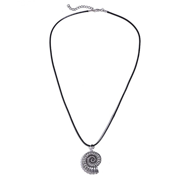 🔵𝟲𝟱%𝗢𝗙𝗙 𝗯𝘂𝗻𝗱𝗹𝗲𝘀 𝟯+🔵 NEW Large Seashell Pendant Cord Necklace - Picture 10 of 13